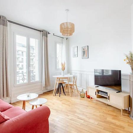 Charmant Appartement Cosy A Suresnes Exteriér fotografie